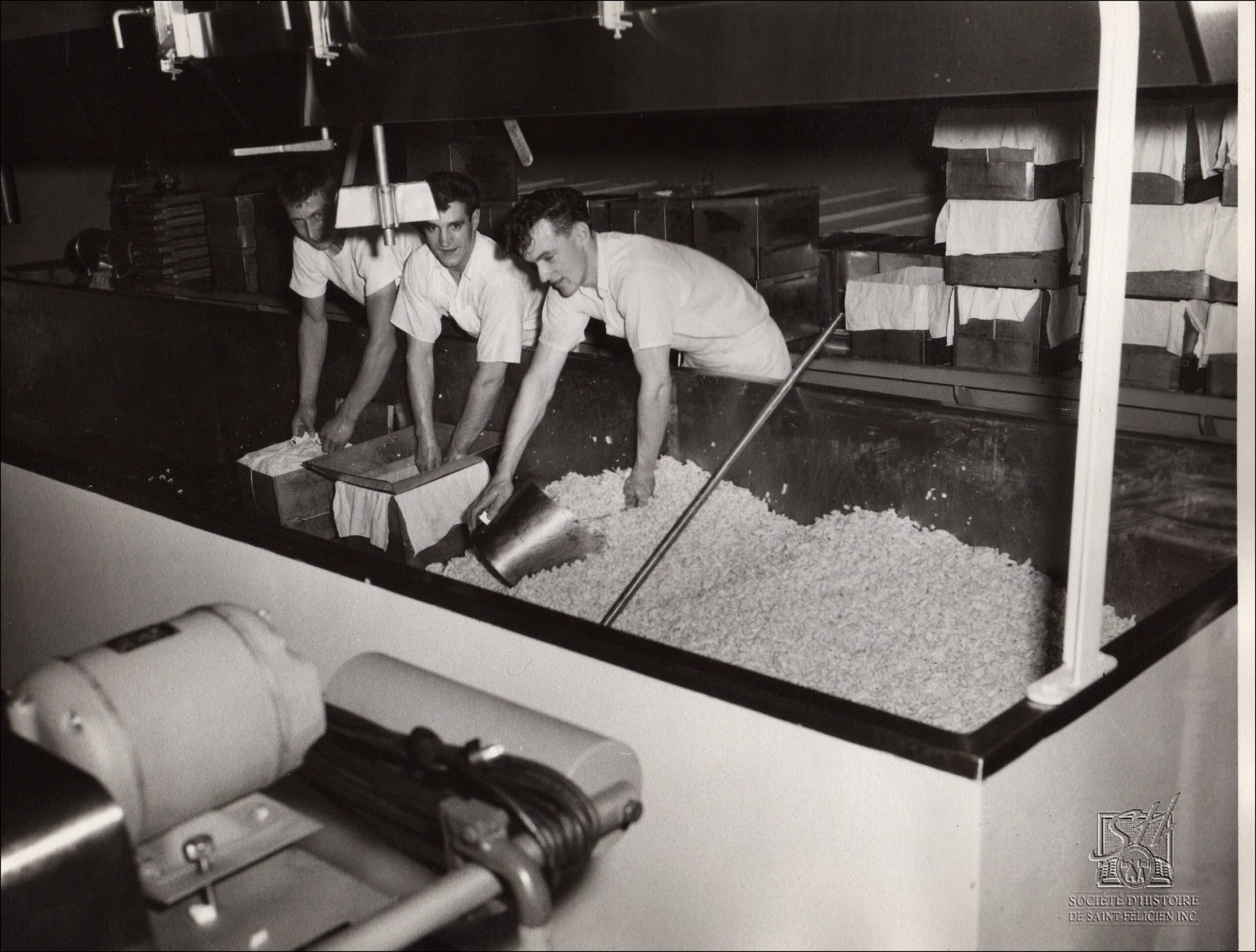 Production de fromage à Saint-Félicien (crédit photo - Société d'histoire de Saint-Félicien)