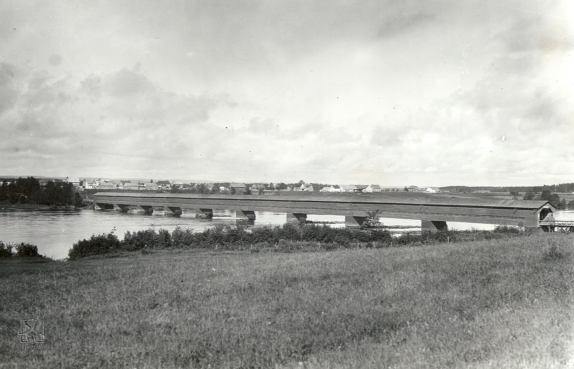 Ancien Pont Carbonneau sur la rivière Ashuapmushuan (crédit photo - Société d'histoire de Saint-Félicien)