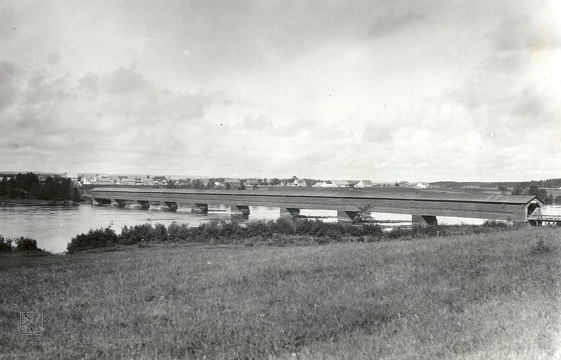 Ancien Pont Carbonneau sur la rivière Ashuapmushuan (crédit photo - Société d'histoire de Saint-Félicien)