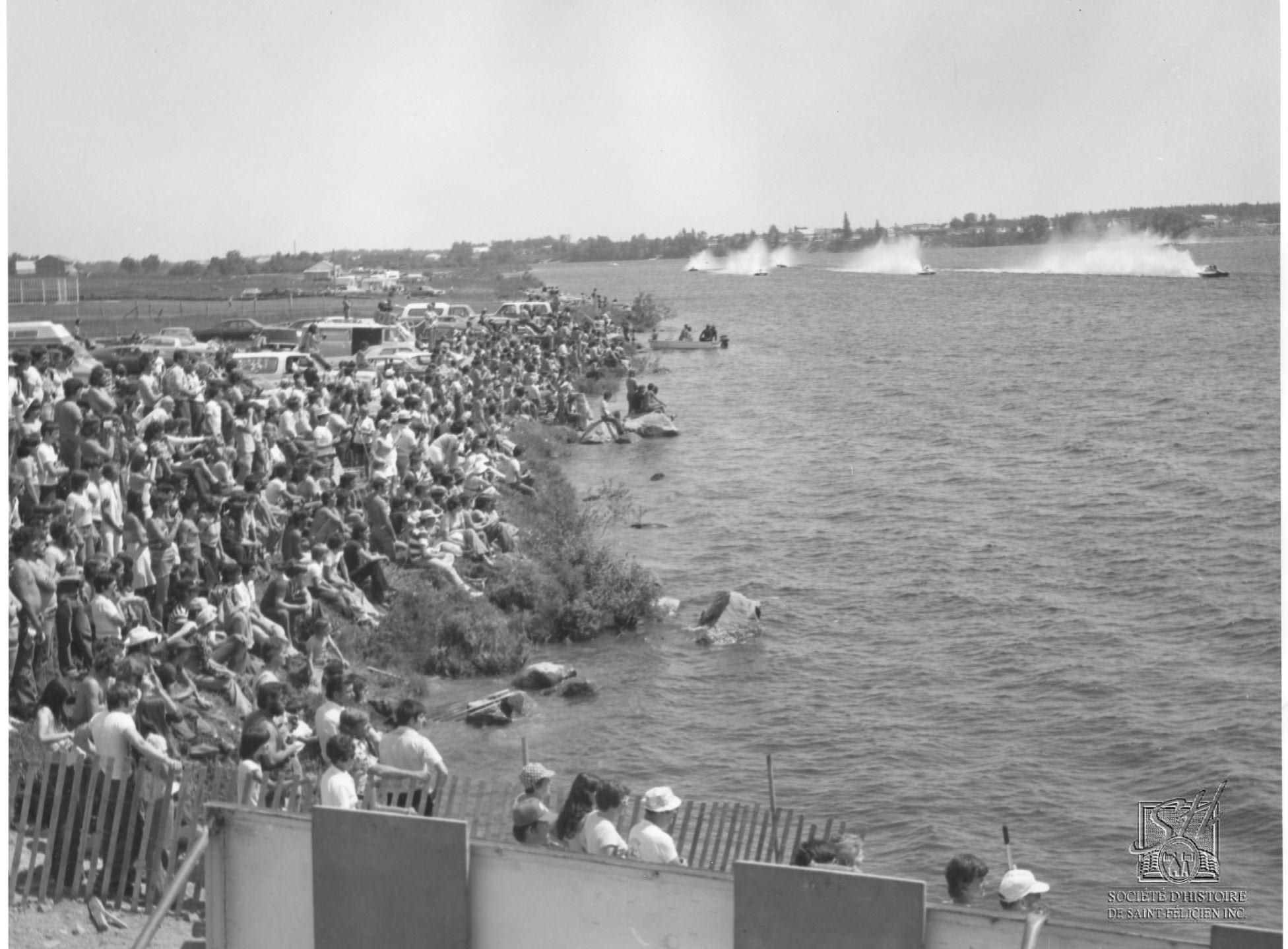 Les régates sur la rivière Ashuapmushuan (crédit photo - Société d'histoire de Saint-Félicien)