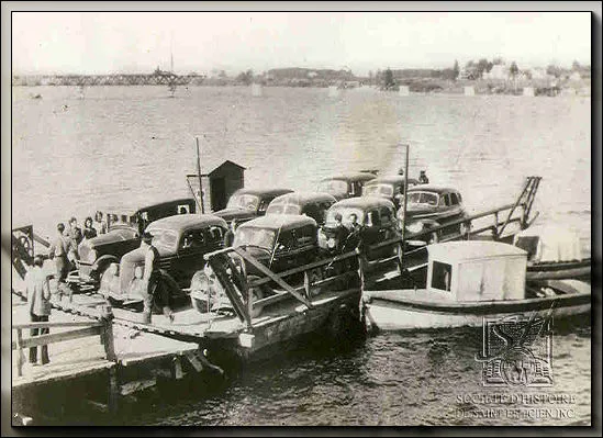 Traversier reliant les deux rives de la rivière Ashupmushuan (crédit photo - Société d'histoire de Saint-Félicien)